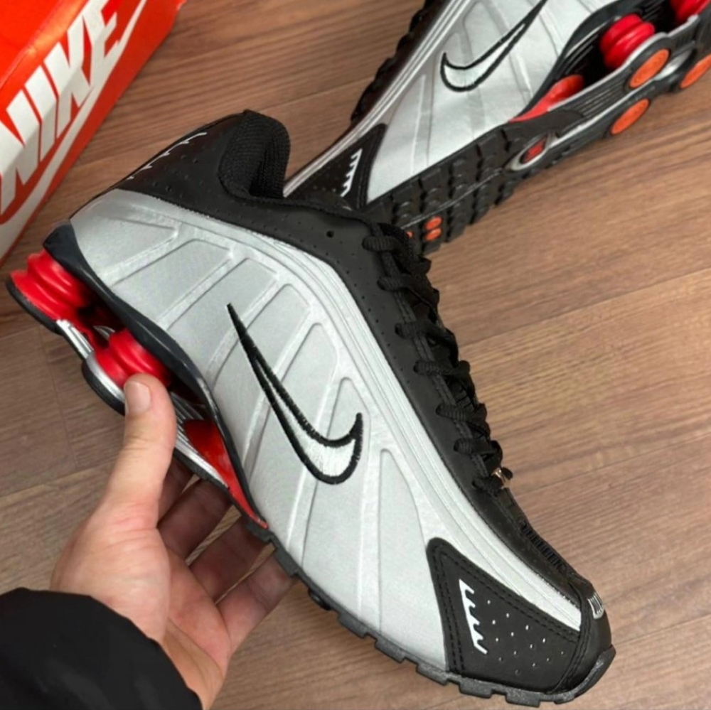 NIKE SHOXR4 METALLIC SILVER-BLACK-PINCATE RED WOMEN US SIZE 7.5 BRAND NEW IN BOX